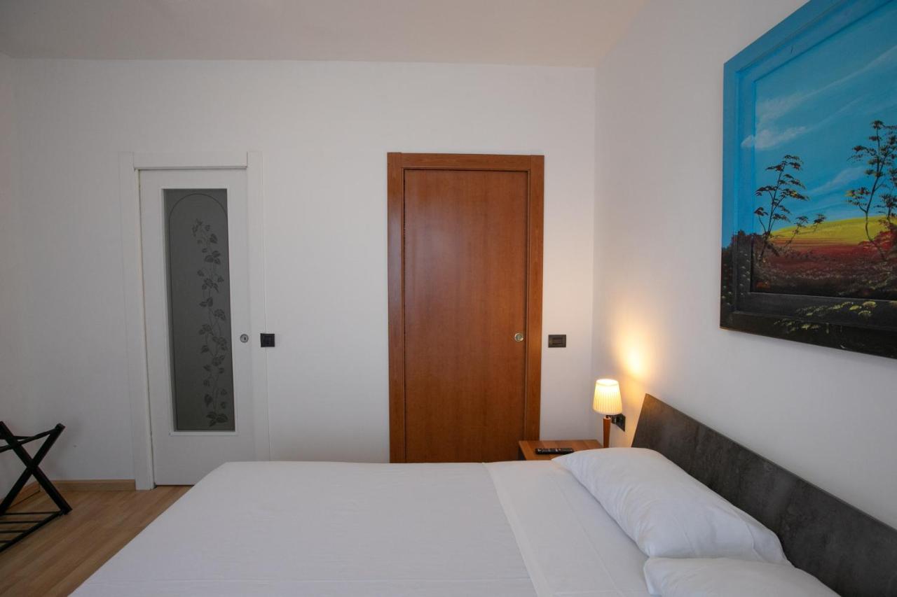 Mirea'S Rooms Ascoli Piceno Esterno foto