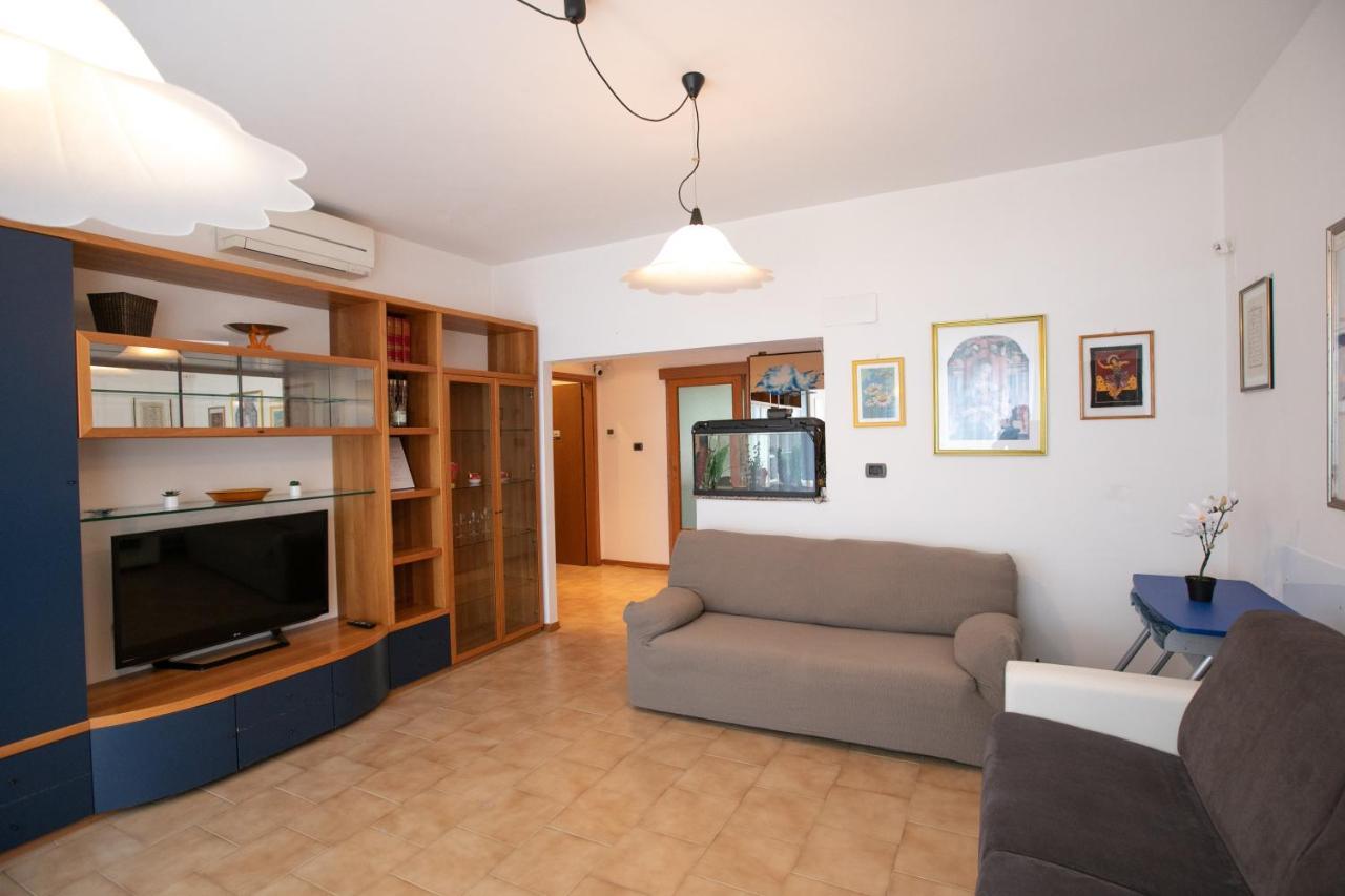 Mirea'S Rooms Ascoli Piceno Esterno foto